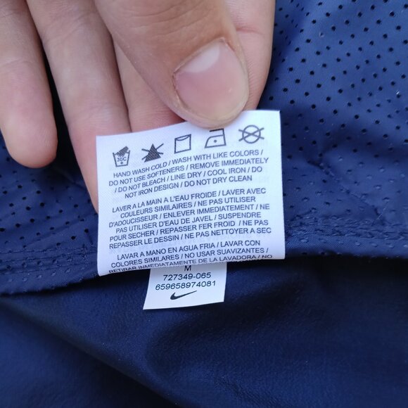 Nike Tech Rain jacket windbreaker - Picture 7 of 7
